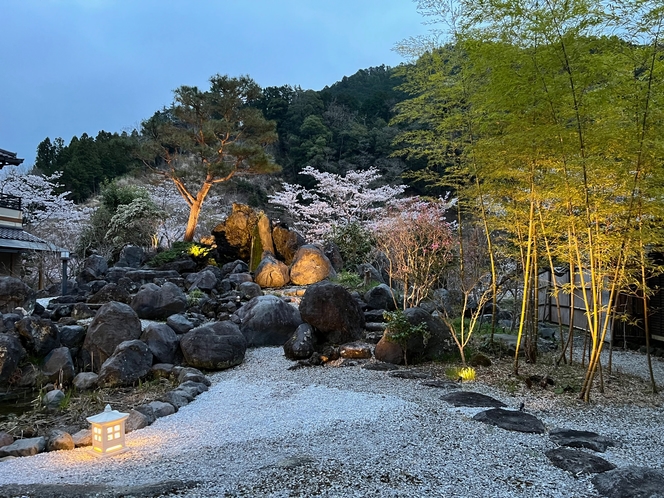 中庭　夕景