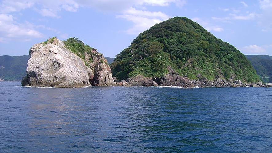 世久見の海岸から望む鳥辺島を眺めてお寛ぎください