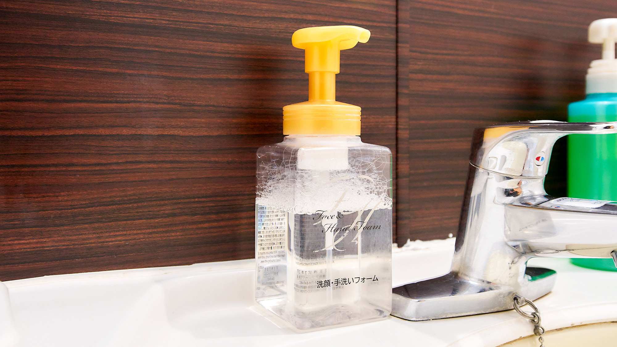 ・【アメニティ】洗面所には洗顔・手洗いフォームがございます