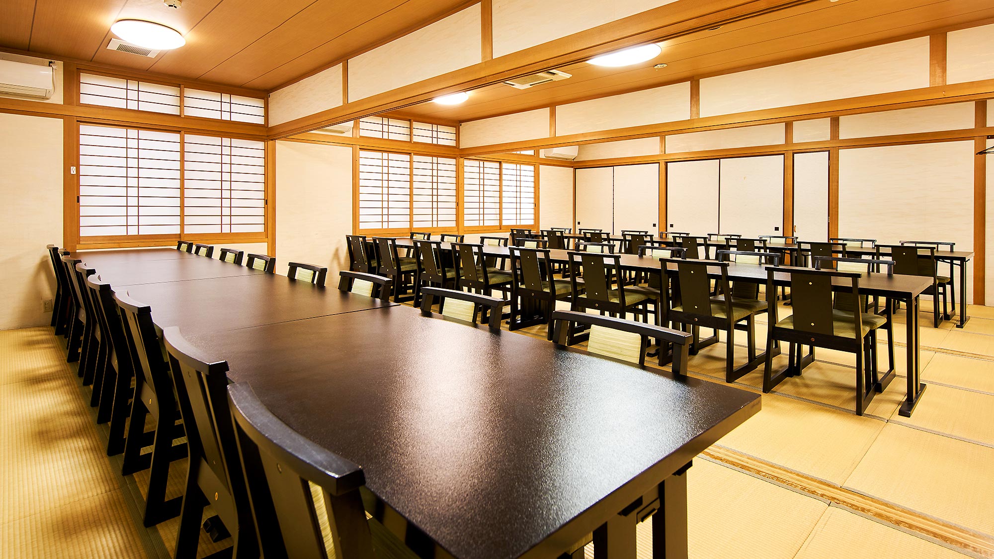 ・【館内】60名までの小中規模のご宴会でご利用いただける宴会場です