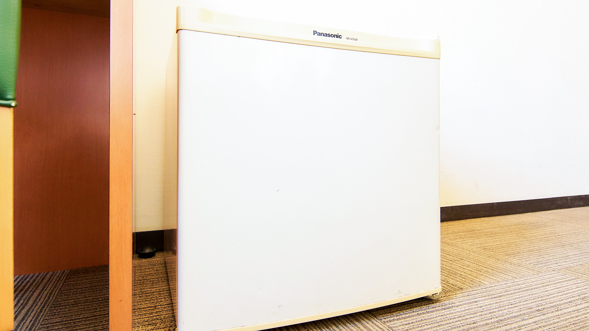 ・【客室】お部屋にはミニ冷蔵庫を完備しております。調達した食料やお飲み物の保冷に