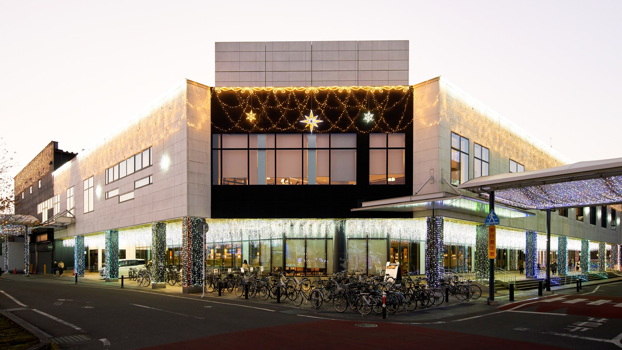 ・【周辺】まちなか広場を中心に中央通りやときわ通りが煌めく特別な約2か月間です