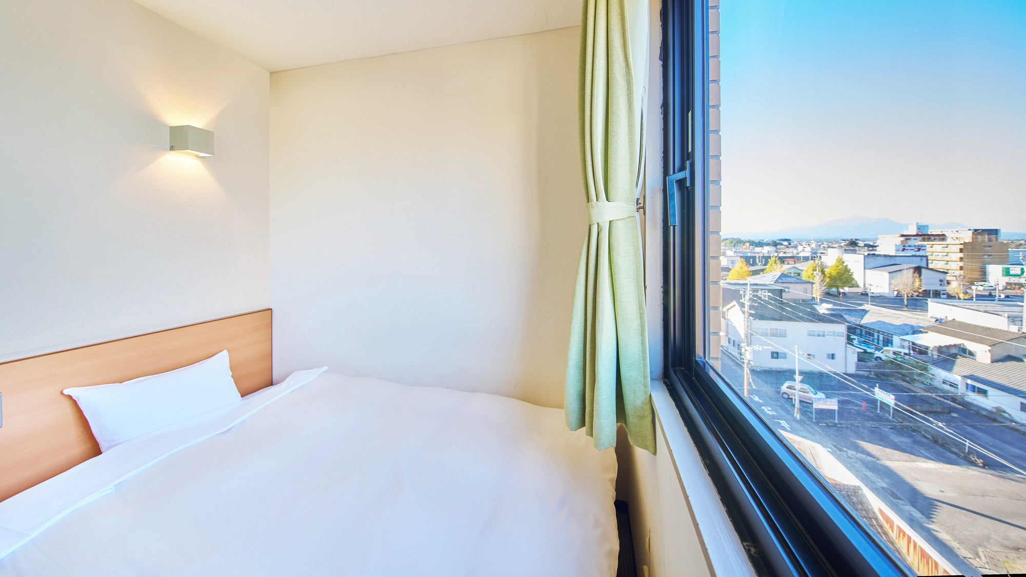 ・【シングルルーム】明るいお部屋で、気持ちのよい目覚めをお迎えください