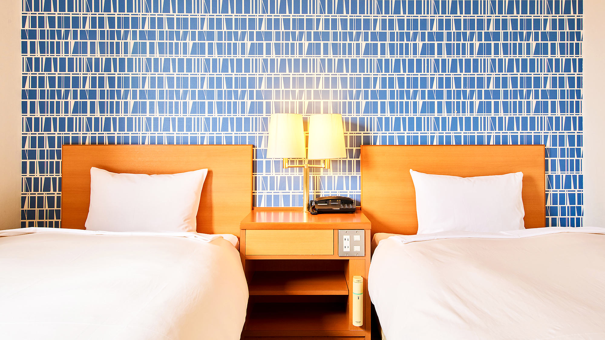 ・【ツインルーム】ベッド同士の距離があるため気兼ねなくお過ごしいただけます