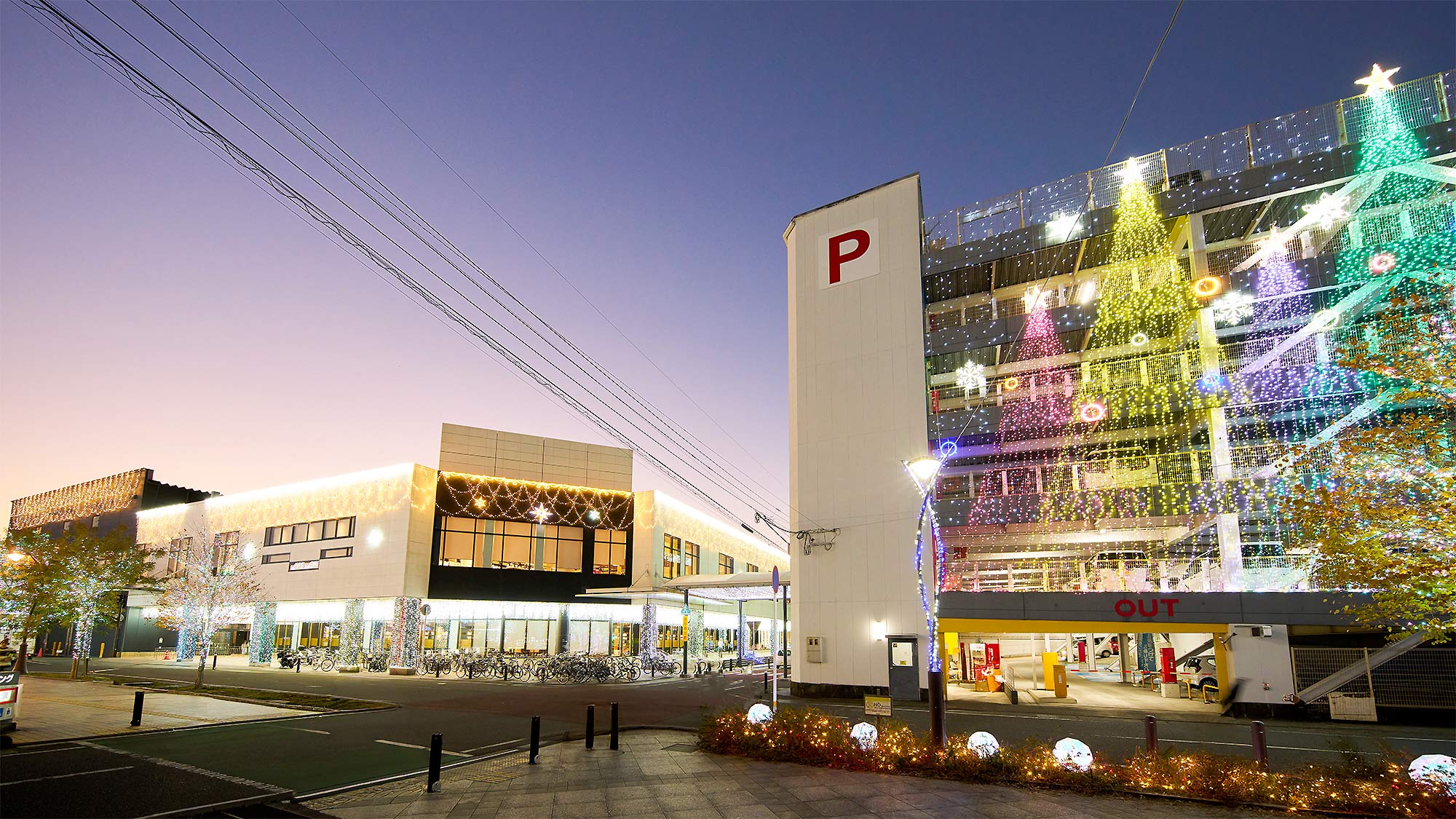 ・【周辺】色とりどりのイルミネーションに彩られた街並みをお楽しみください