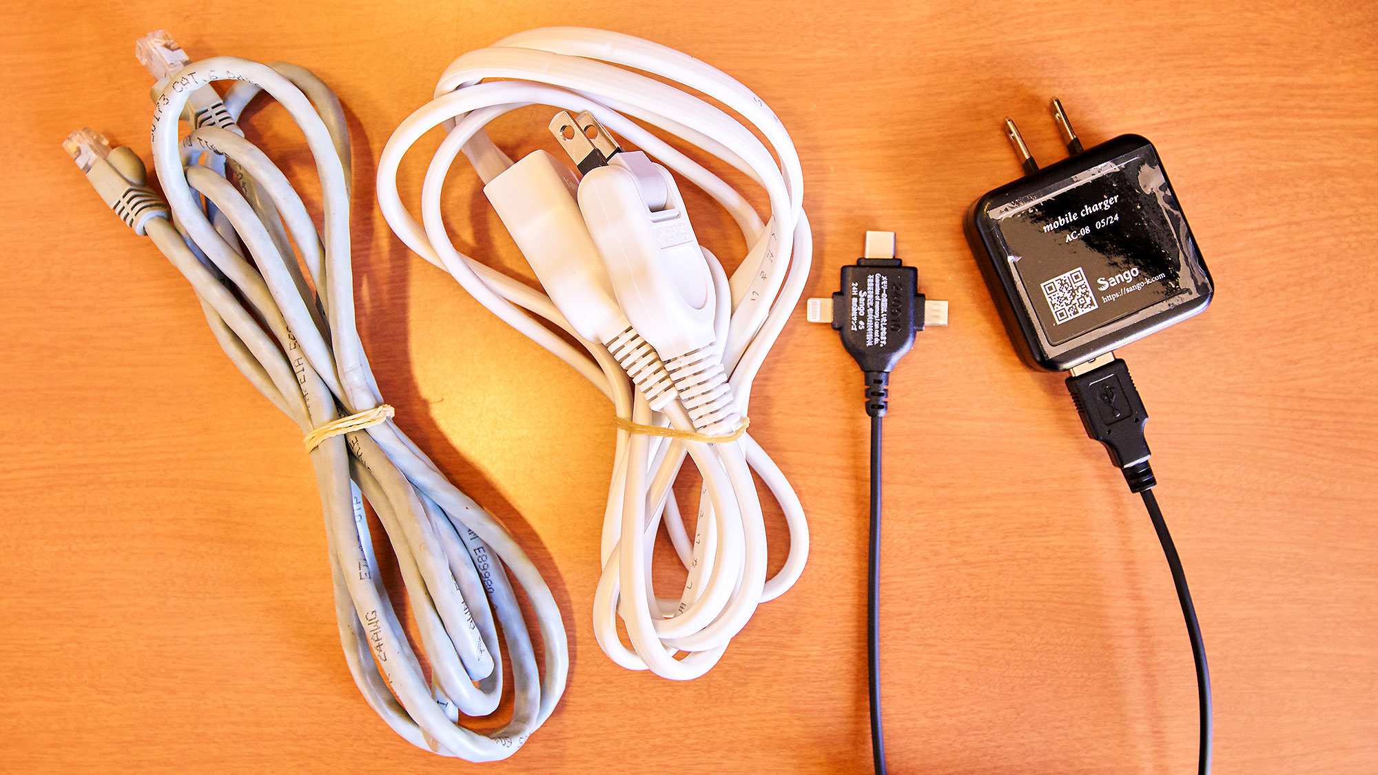 ・【貸出】充電器や延長コード、LANケーブルをご要望の際にはフロントまで