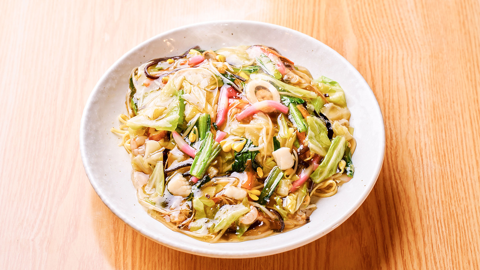 ・【味処おいし家】「あんかけ焼きそば」は具がたっぷり。人気メニューです