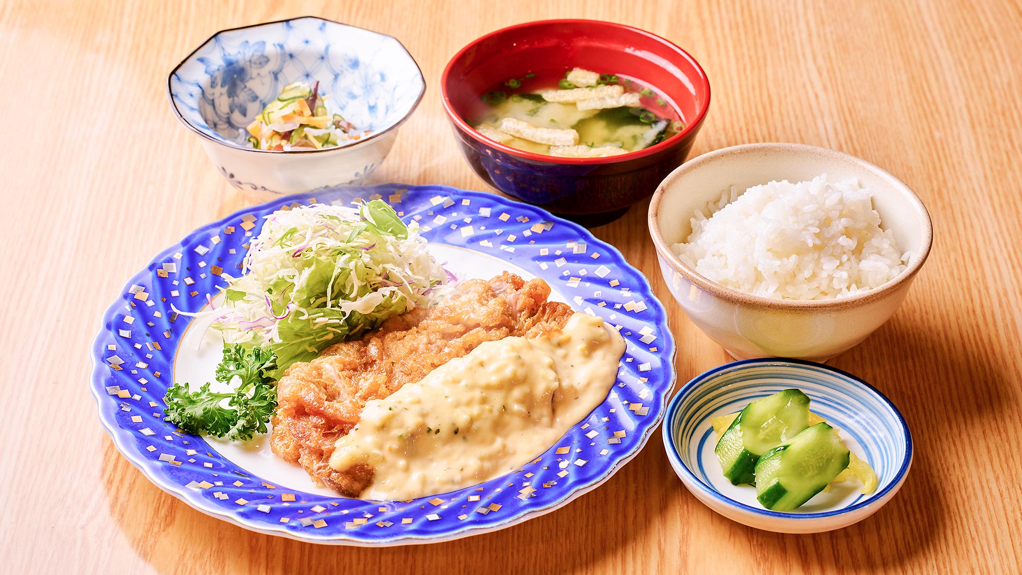・【味処おいし家】地元の名物料理「チキン南蛮」をぜひご賞味ください