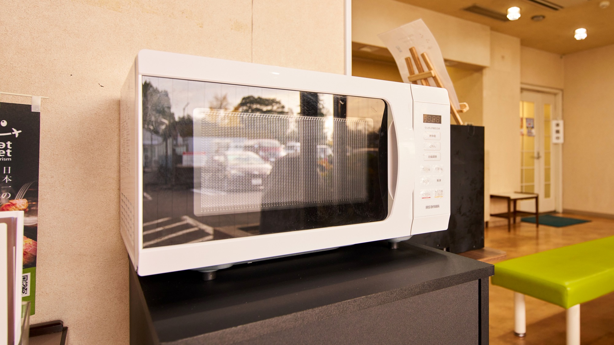 ・【館内】お弁当屋やお惣菜の温め直しに1階の電子レンジをご利用ください