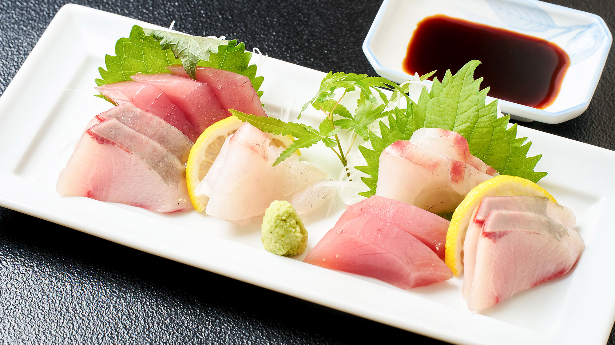 ・【味処おいし家】新鮮な海の幸を使ったお造りはお酒のお共にも