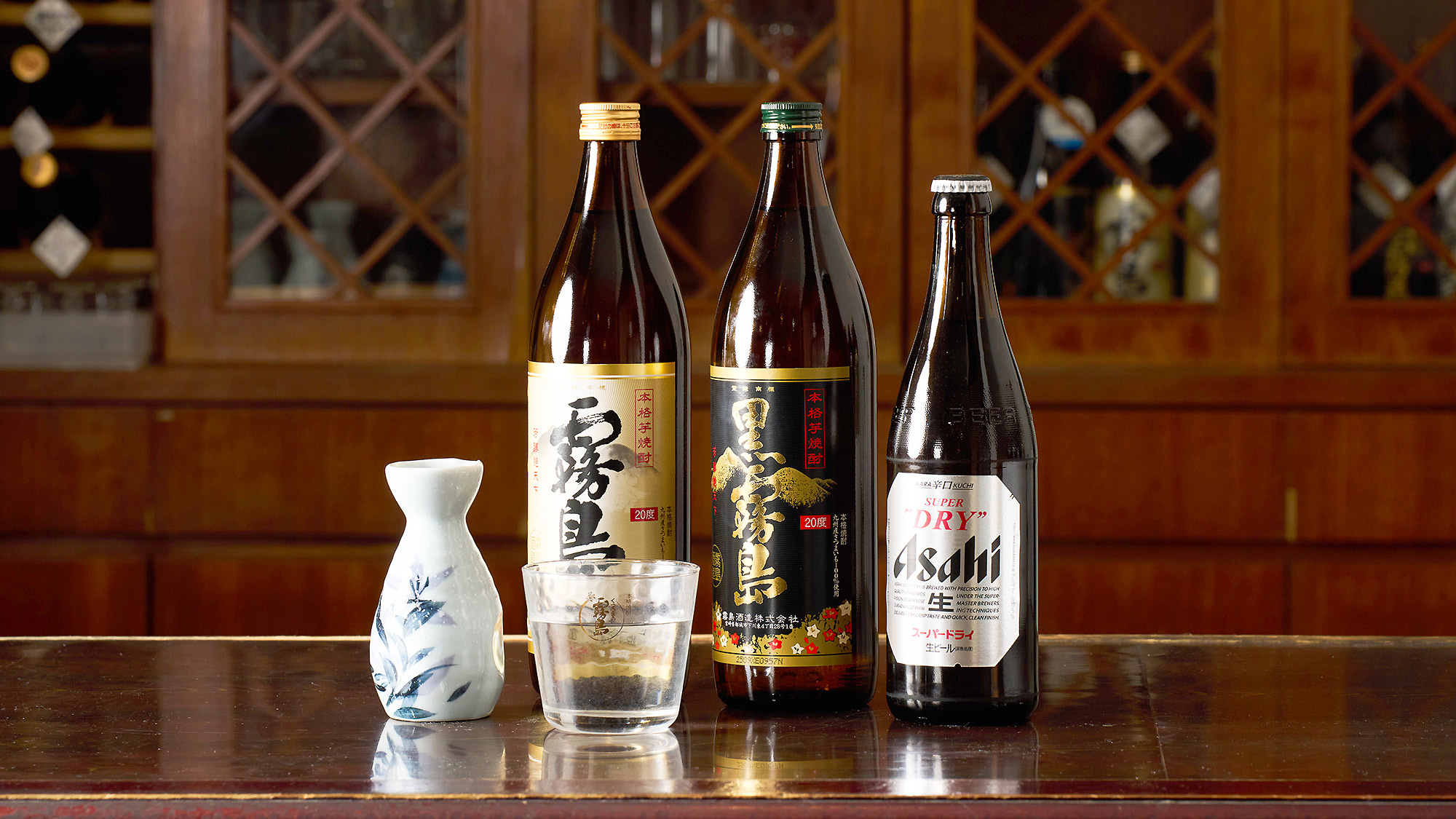 ・【味処おいし家】地元の「霧島」焼酎をはじめ、ビール、日本酒など各種ご用意しております