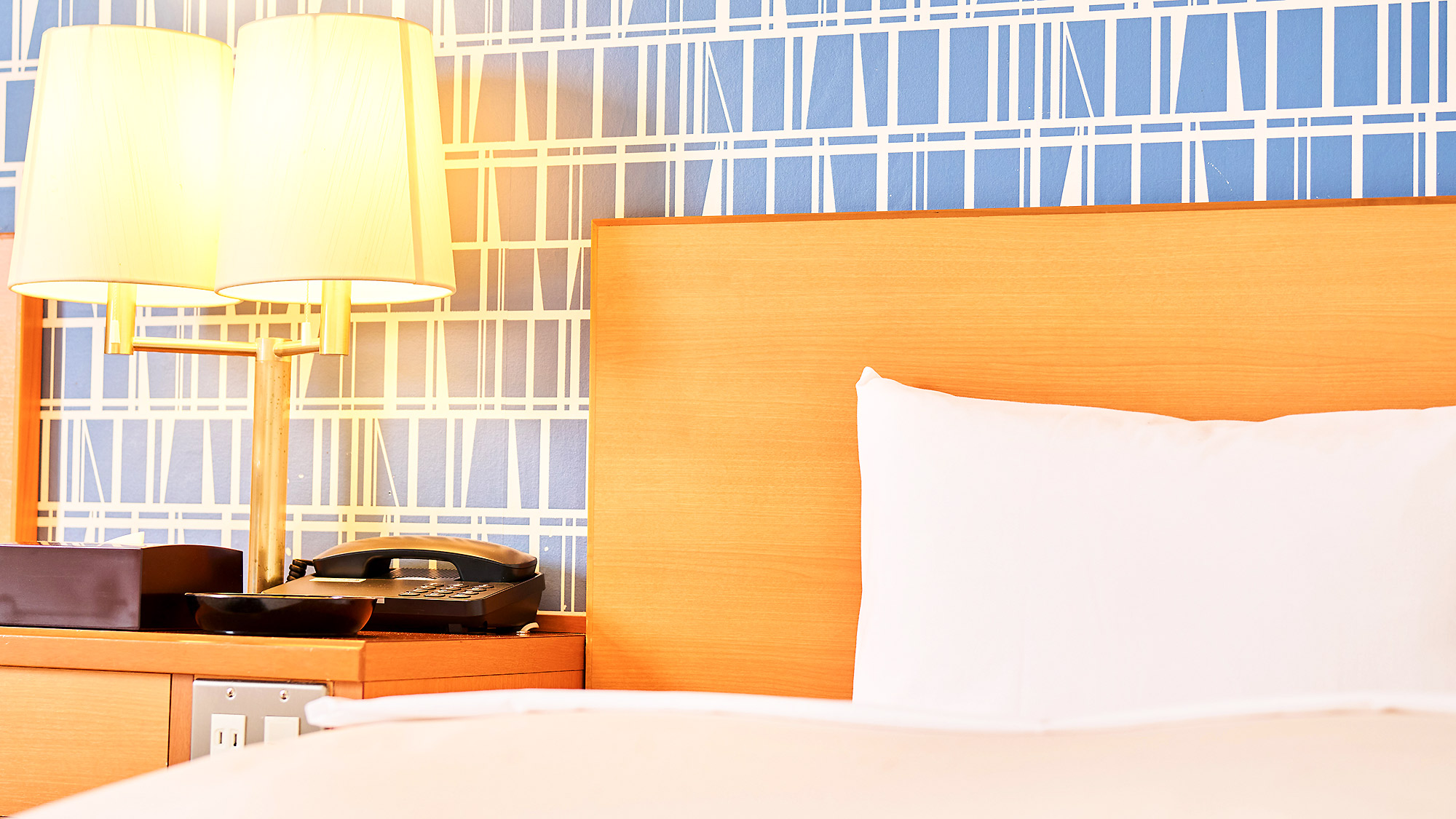 ・【ツインルーム】全室に無料Wi-Fiを完備。調べ物やお仕事の際にご利用ください