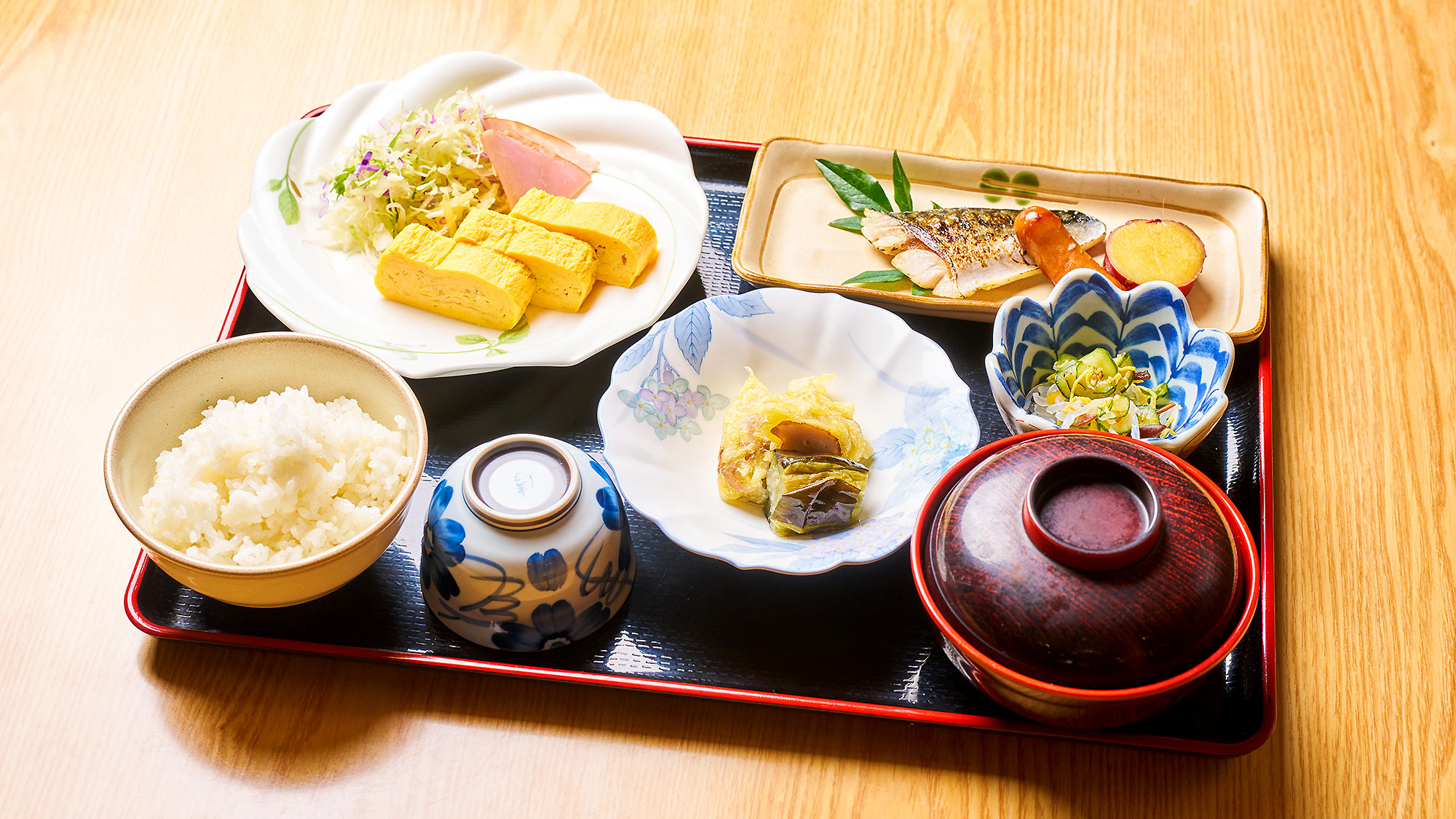 ・【朝食一例】バラエティに富んだ和朝食をお召し上がりください