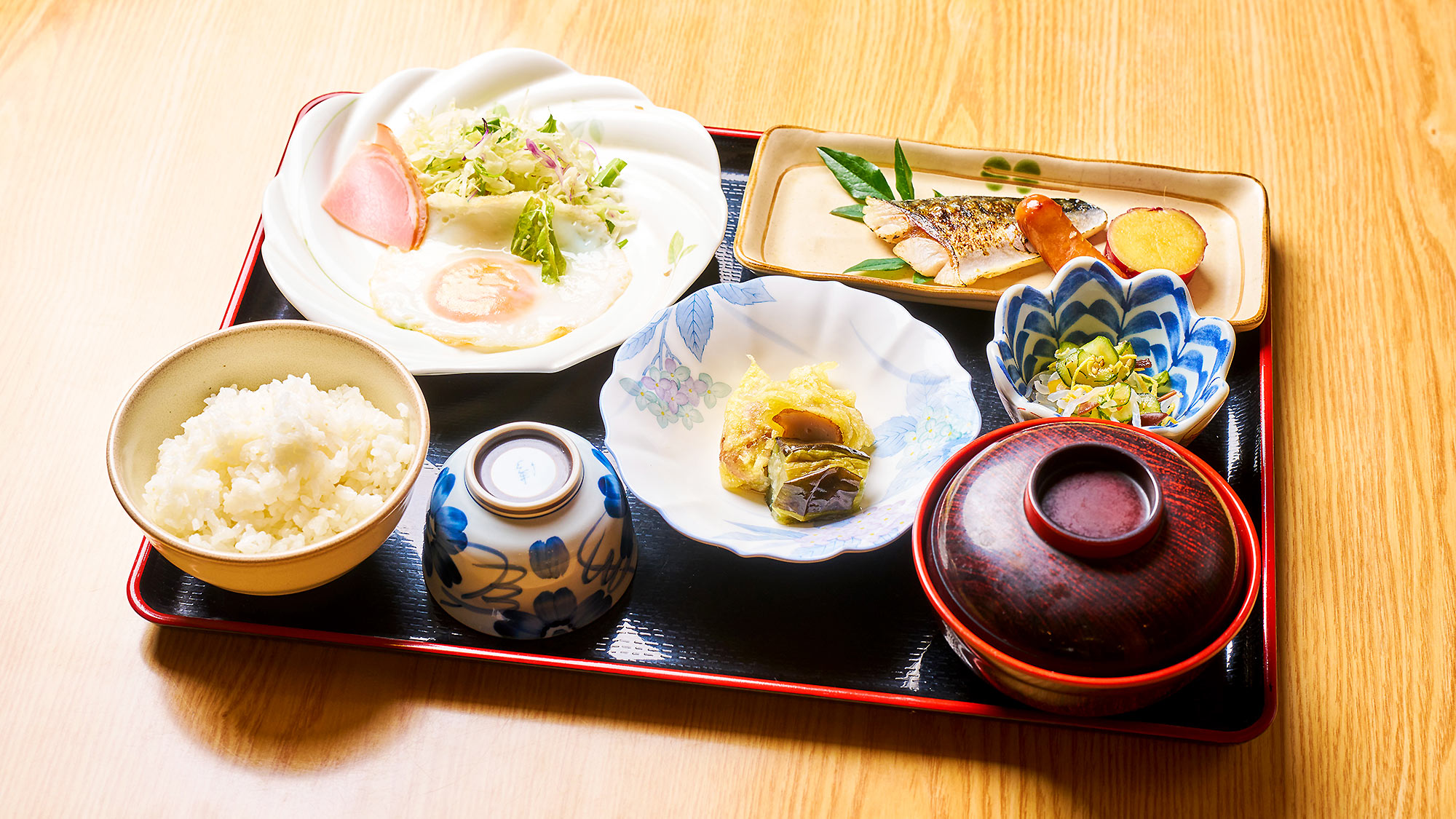 ・【朝食一例】目玉焼きやオムレツなど、朝食定番の卵メニューをご用意しております