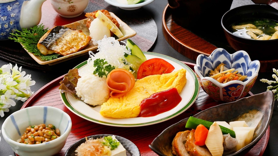 ・朝食一例：ご飯に味噌汁、卵料理や焼き魚などバランスのよい食事で1日をスタート