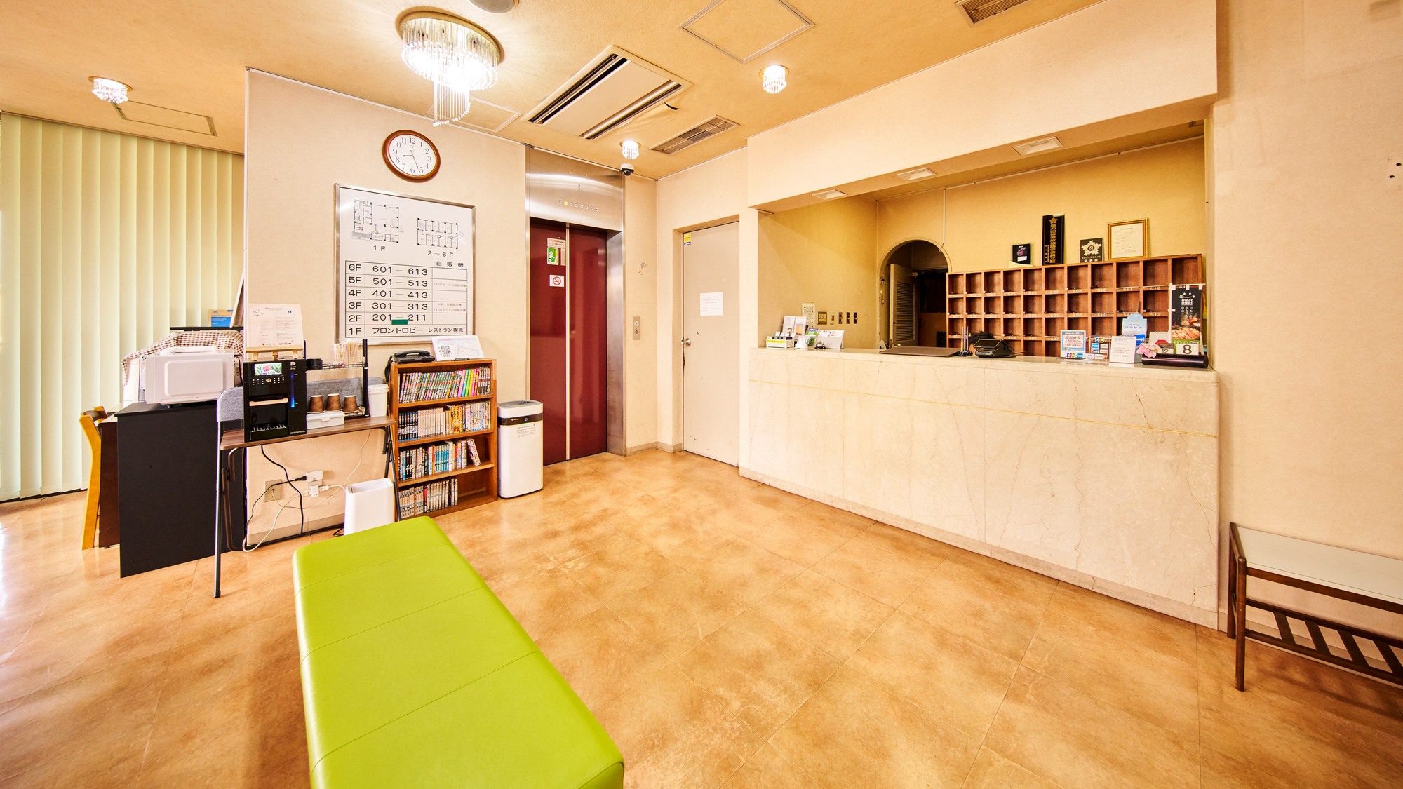 ・【館内】フロントはこちらです。皆様のお越しをお待ちしております