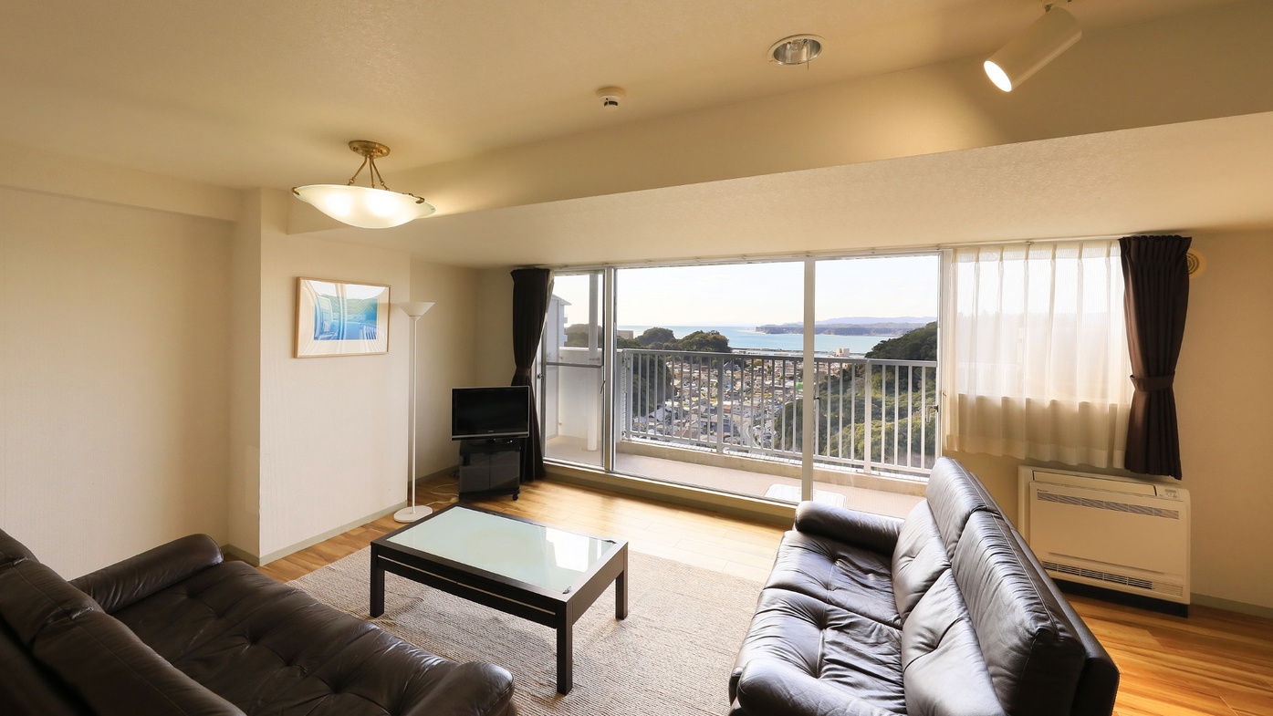 [ツイン×2室一例]ゆったりリビングにベッドルームを2室設けた80平米の客室