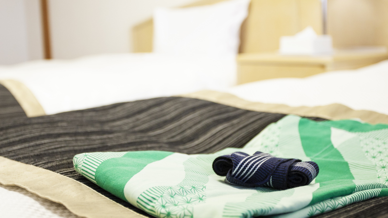 [全客室]ふかふかのゆったりベッド付き。浴衣もご用意しております。