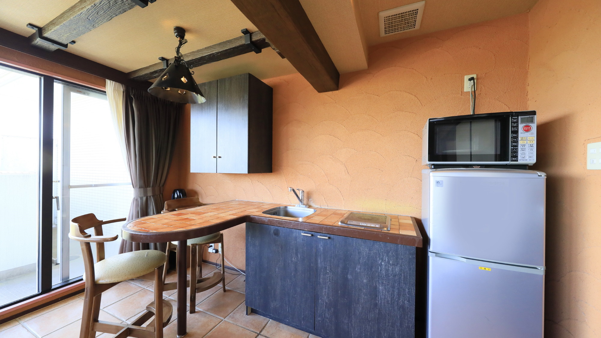 当館最上級のスーペリアルーム　キッチン一例　ワンランク上のご滞在をお愉しみ下さい