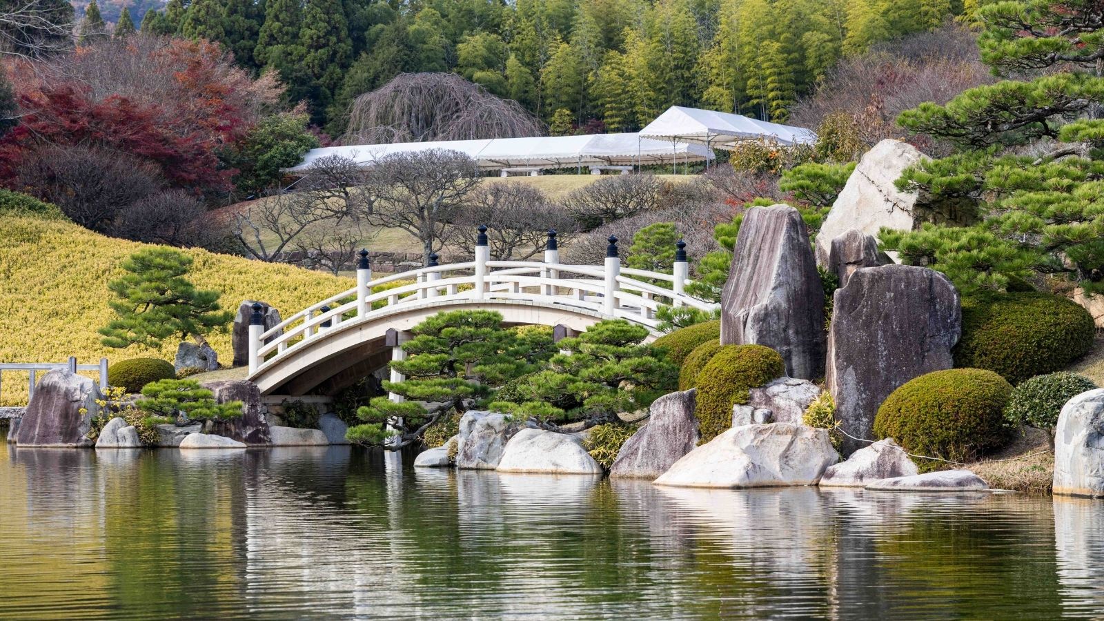 周辺観光地　三景園