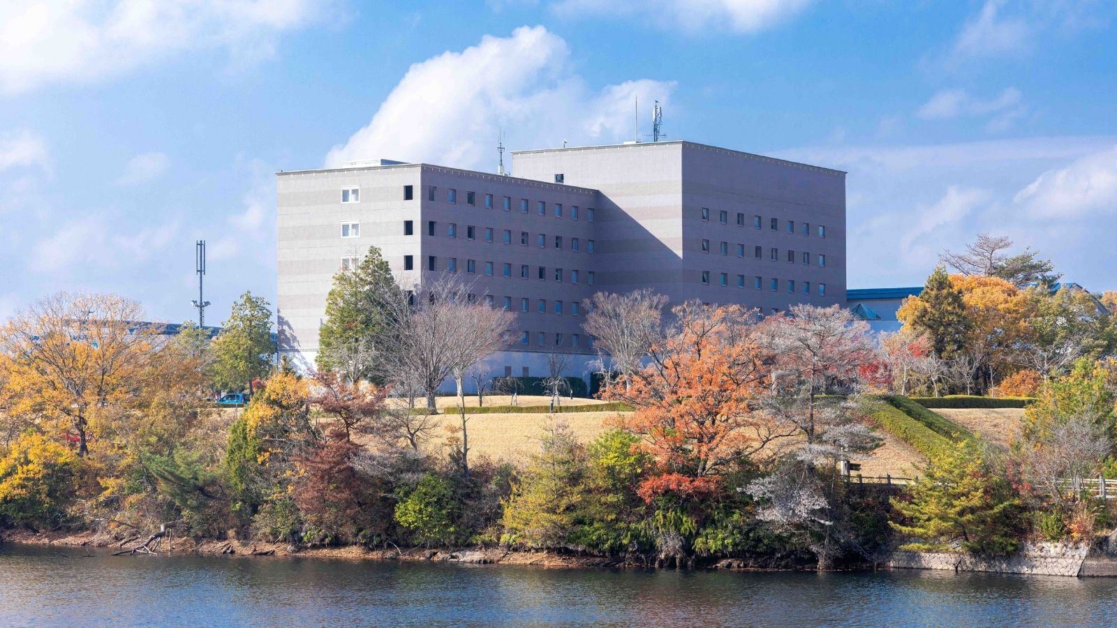 ホテル外観　昼