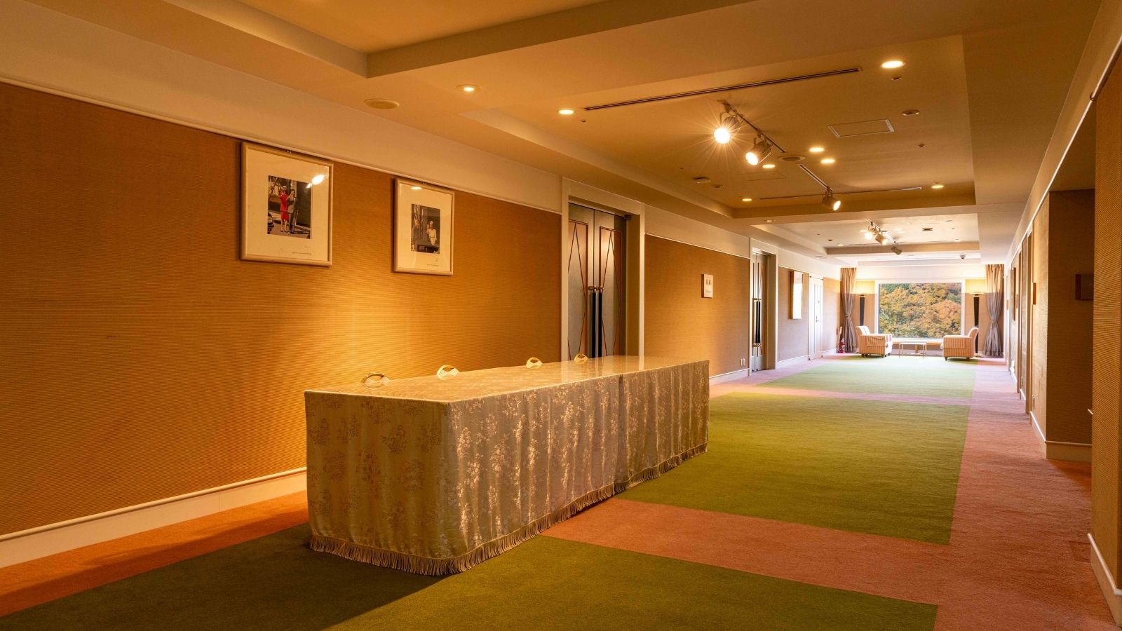 宴会会場　ホワイエ