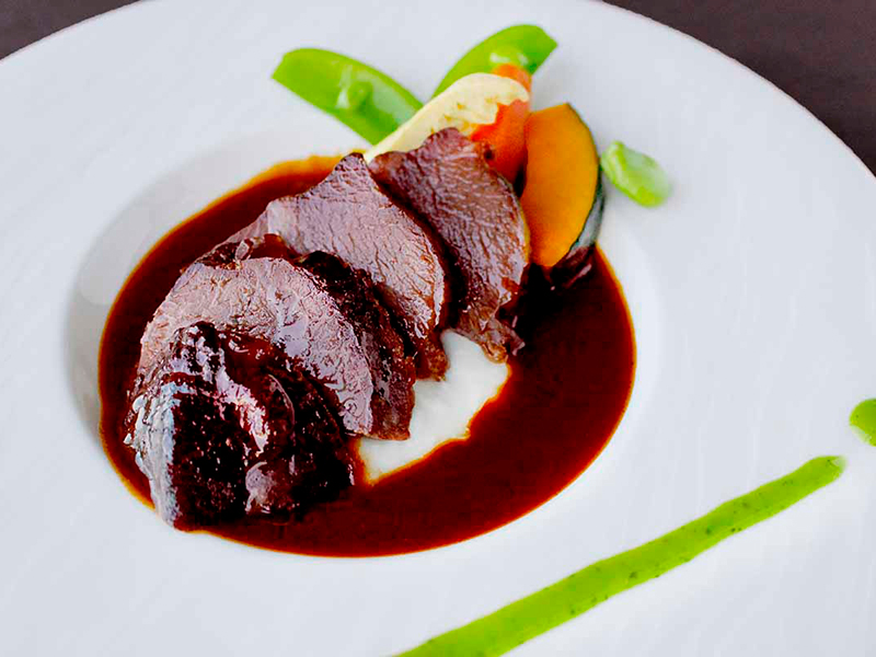 国産牛ほほ肉の赤ワイン煮込み