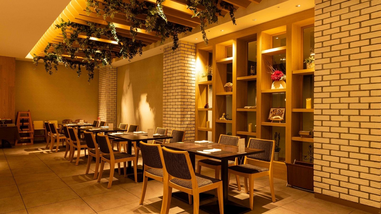 オールデイダイニング　アチェロ　店内