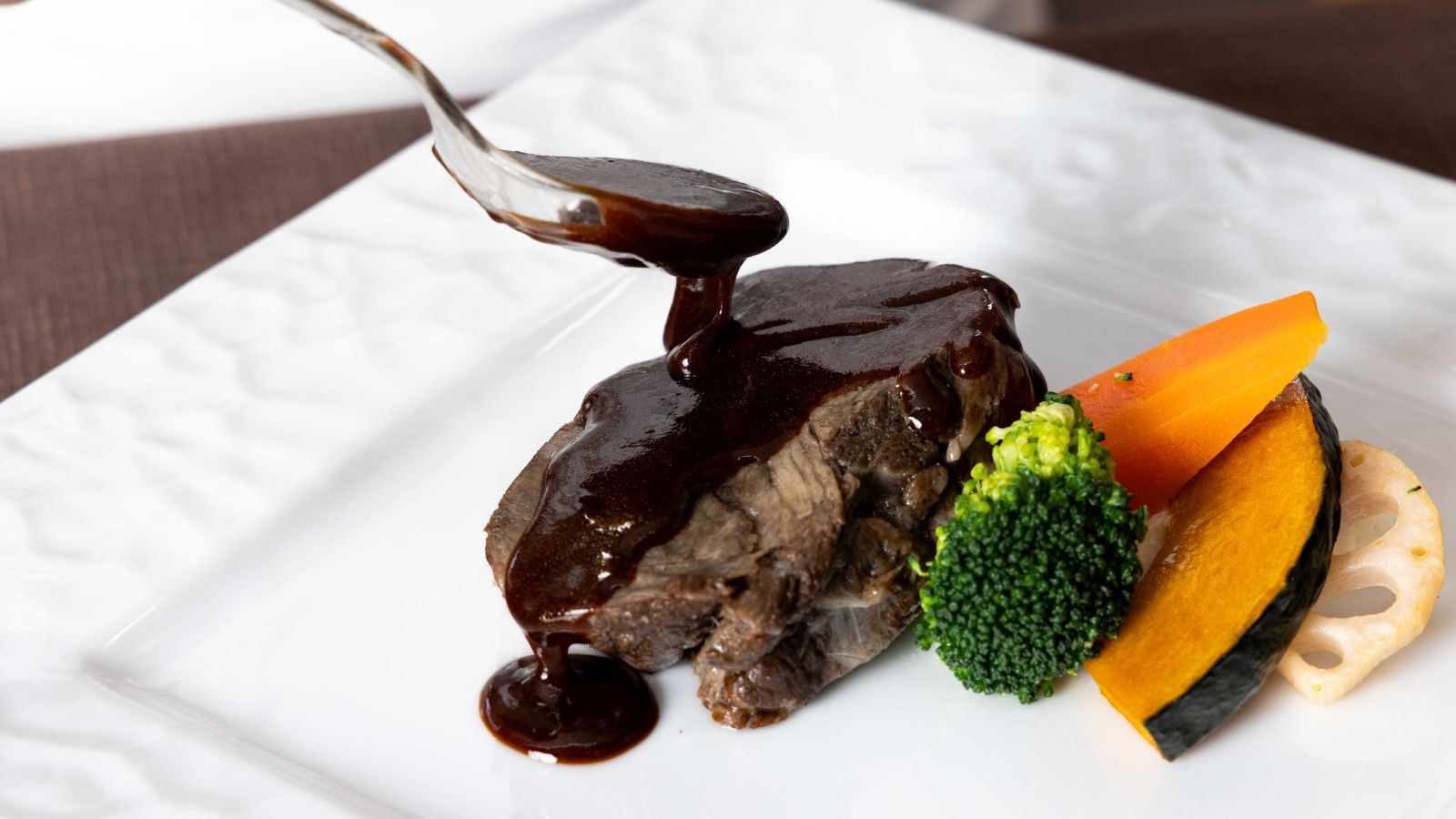 アチェロ　料理仕上げ　イメージ