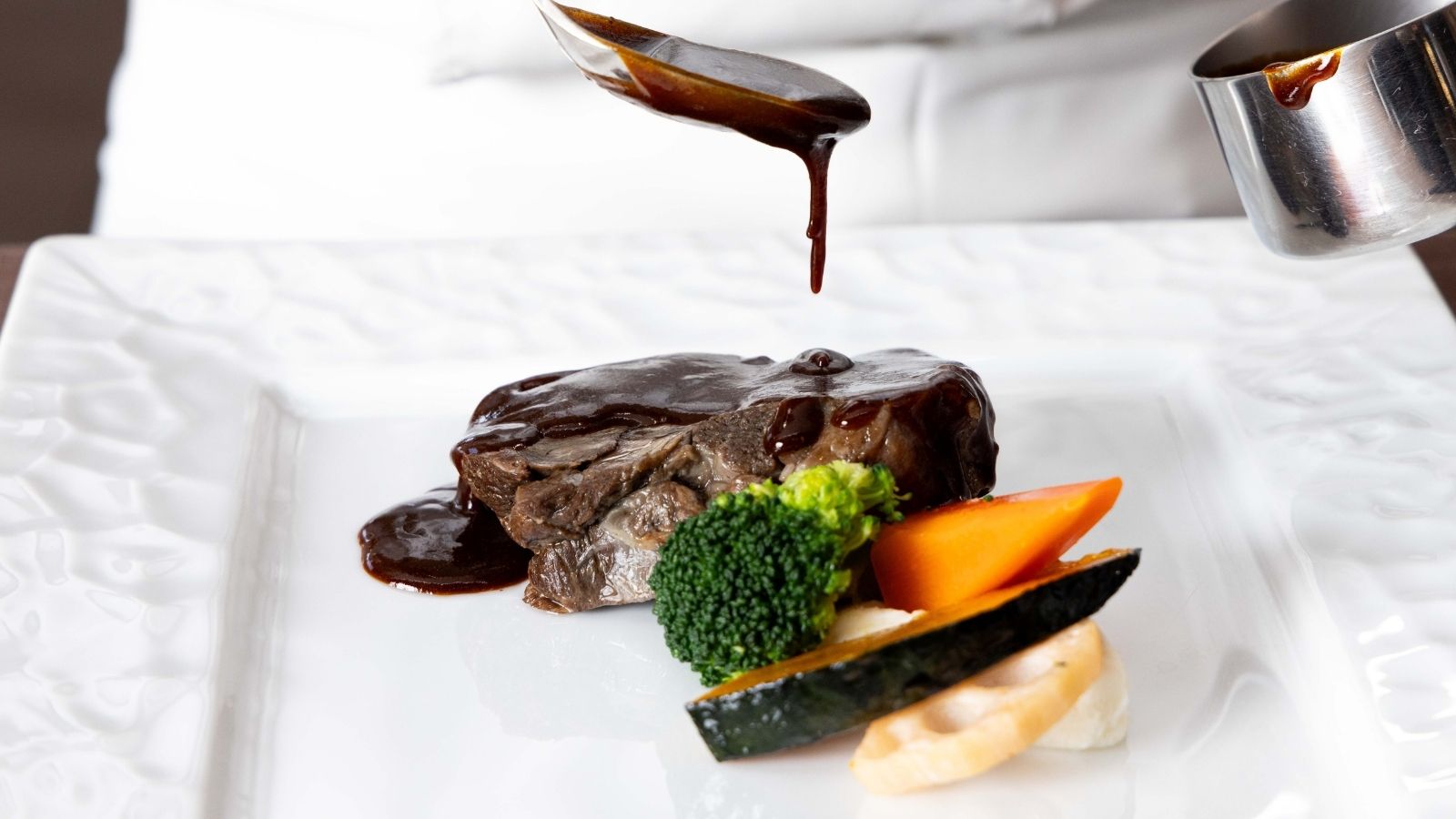 アチェロ　料理仕上げ　イメージ