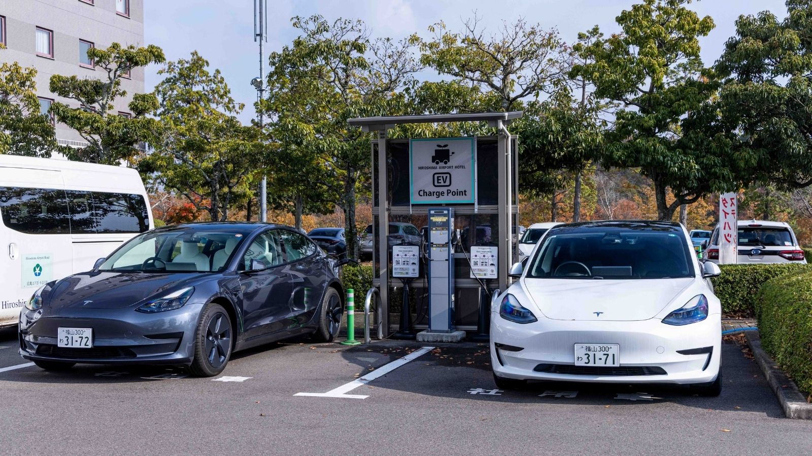 駐車場　EV充電器