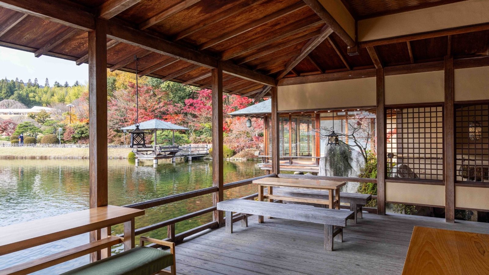 周辺観光地　三景園