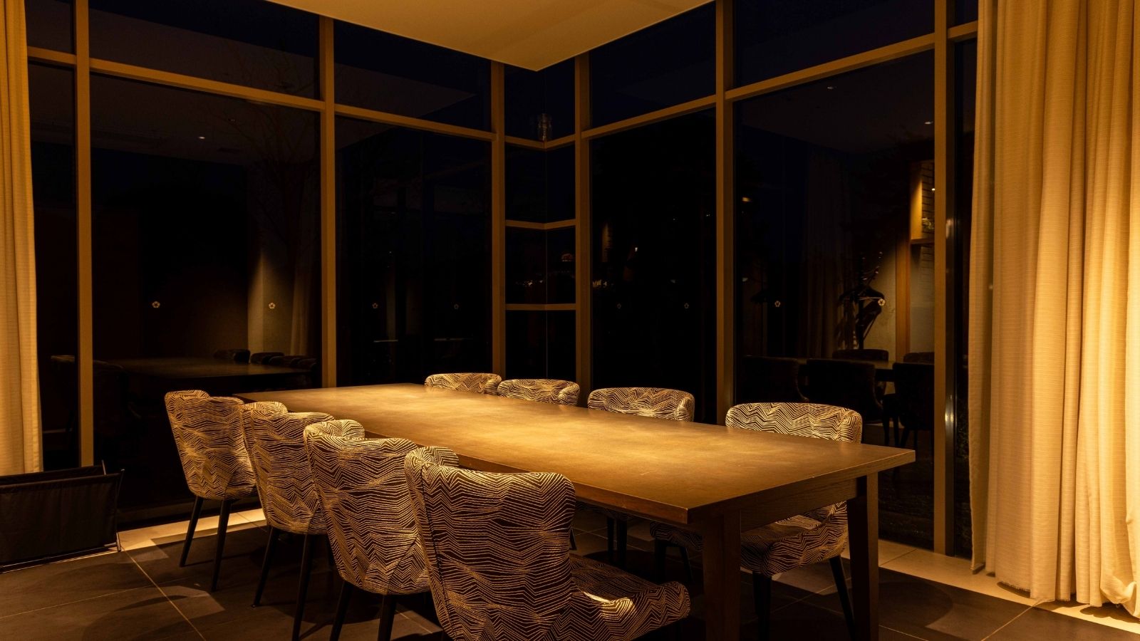 オールデイダイニング　アチェロ　個室　夜