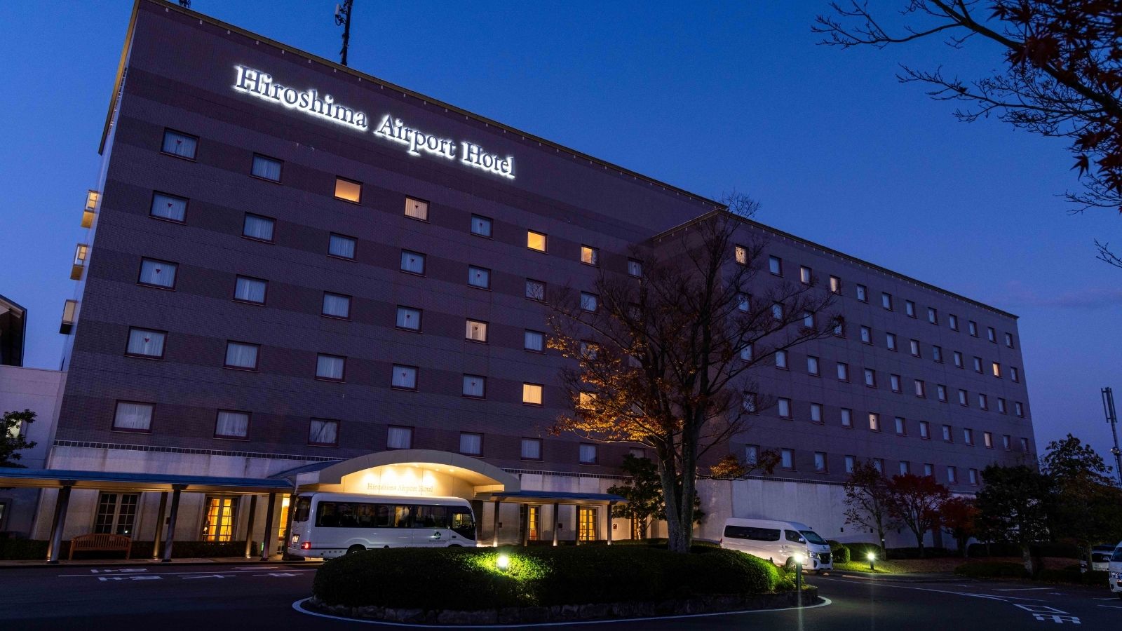 ホテル外観　夜