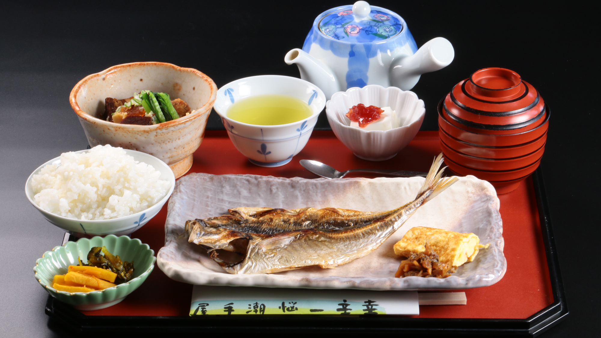料理_朝食一例。朝はやっぱり和朝食。しっかりとご飯を食べられるおかずをおご用意しております 