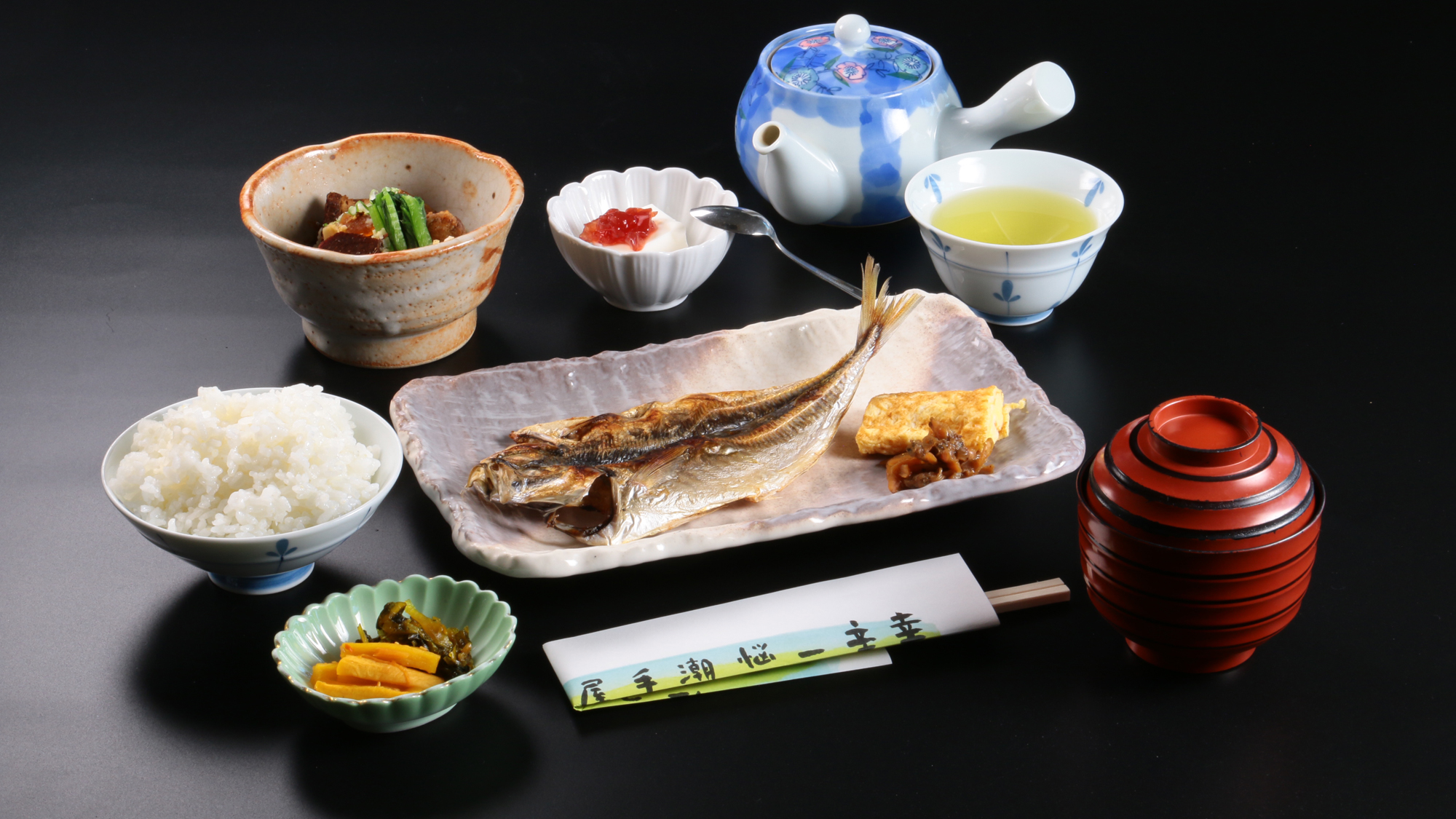 料理_朝食一例。朝はやっぱり和朝食。しっかりとご飯を食べられるおかずをおご用意しております *