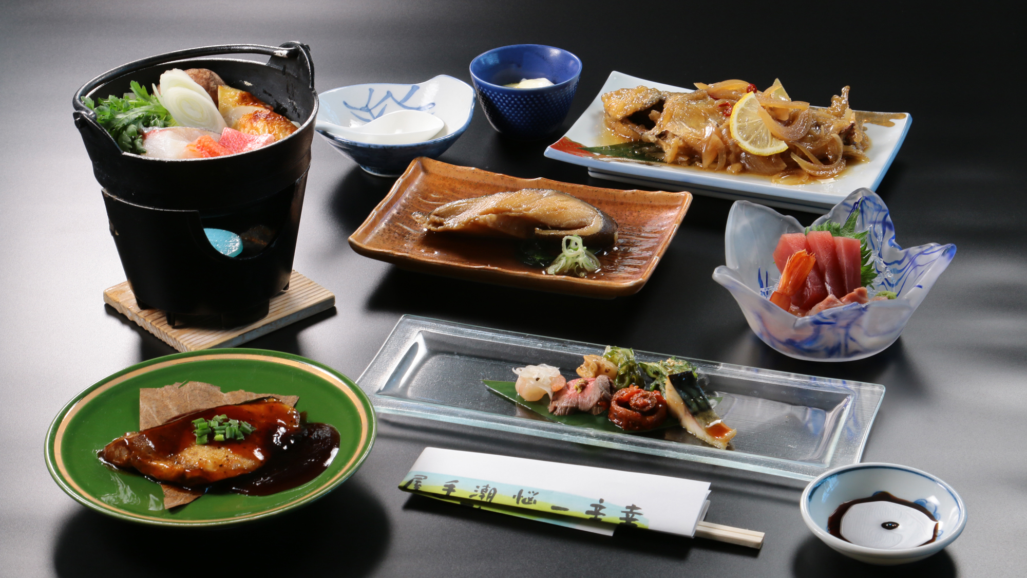 料理_夕食一例_新鮮な海鮮がメインの料理となります。季節により料理内容は異なります