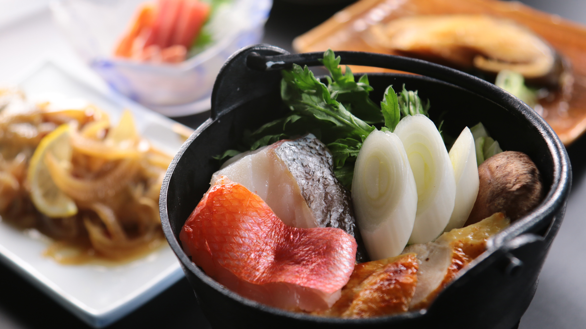 料理_台物一例。寒い時期は特製の海鮮鍋でほっこり♪ボリュームも満点です*