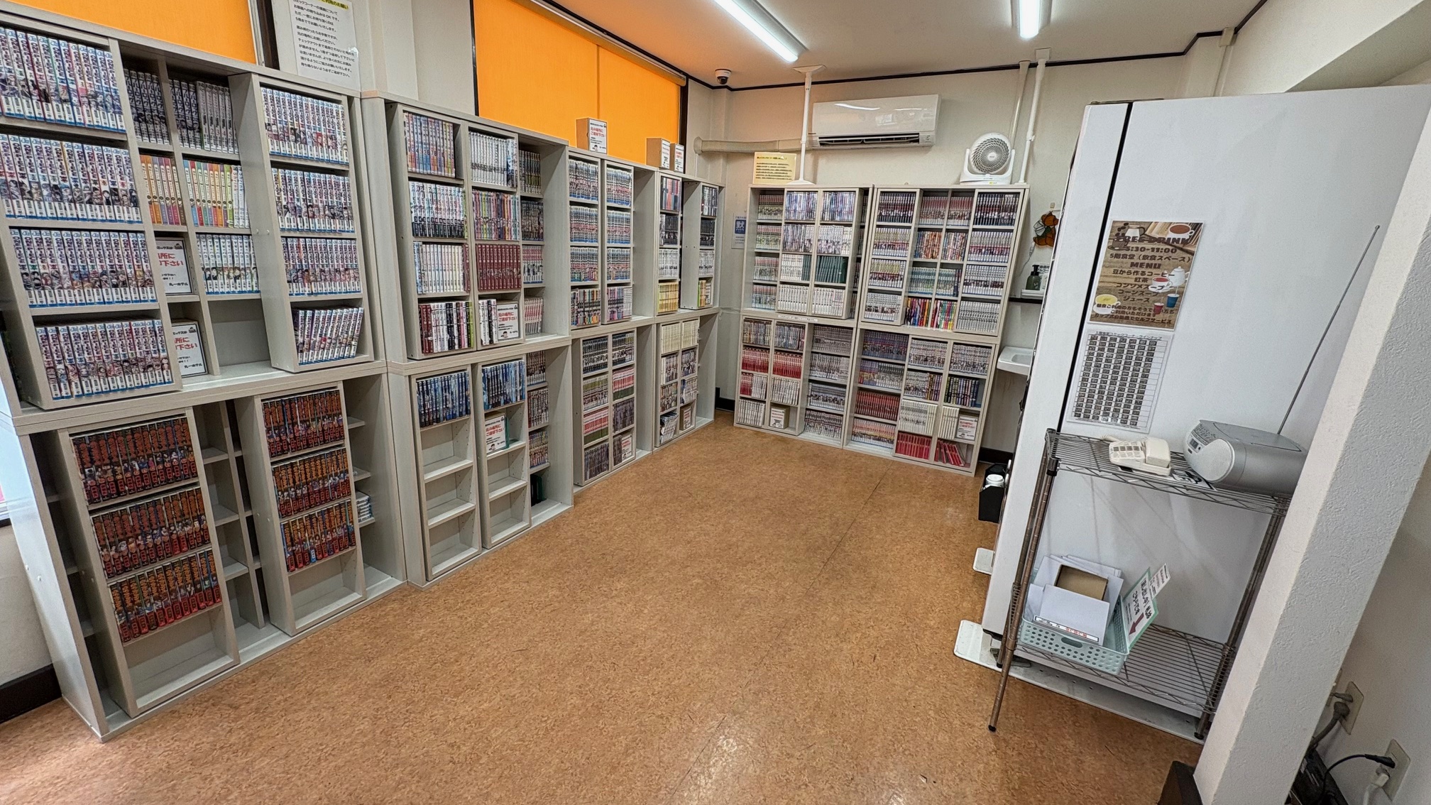 コミックコーナーも３５００冊を超えました。２０２５年度中には４０００冊は超えたいですね。