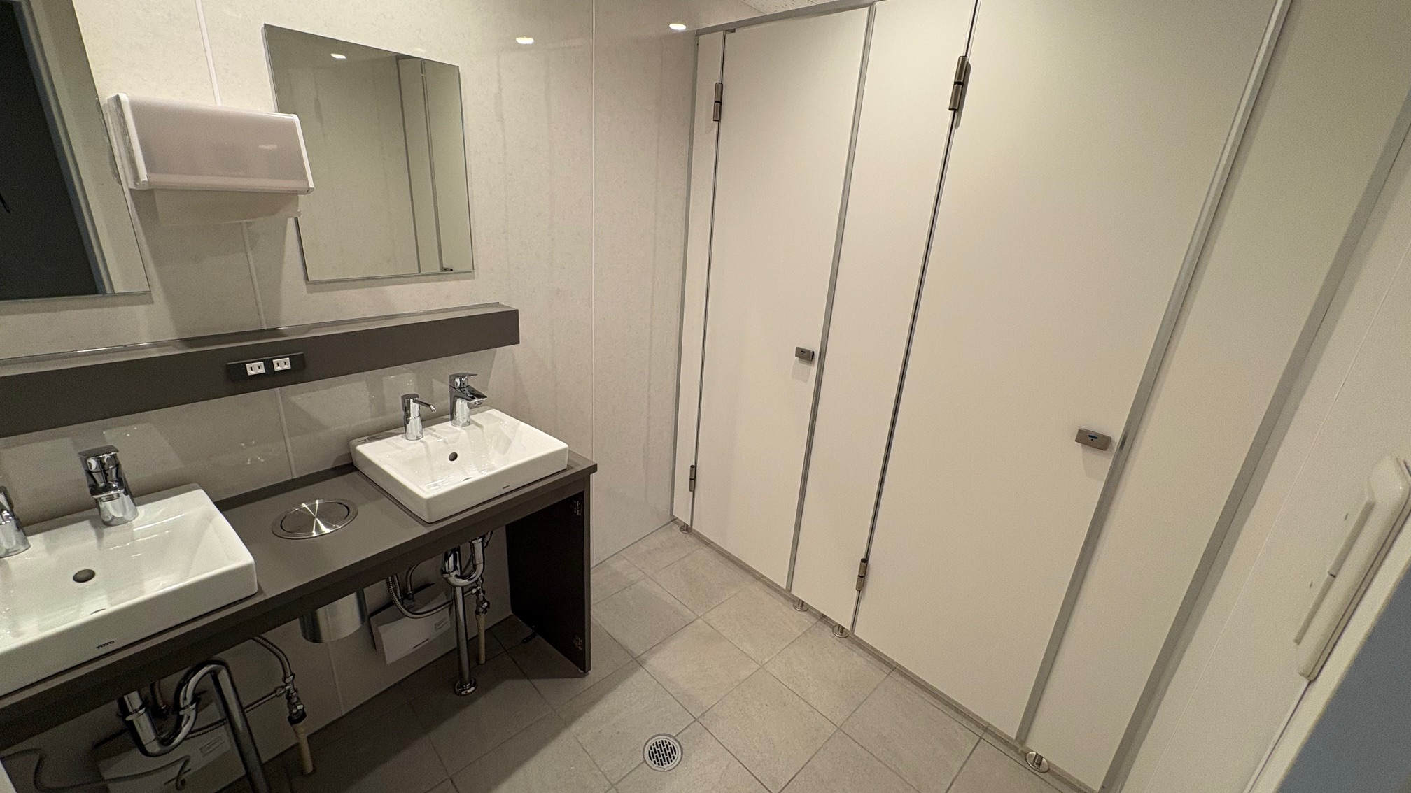 和室フロアトイレ改装も完了しました。きれいにそして使いやすくなりました。