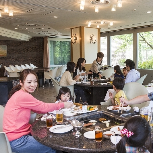 【夕食BBQ】天気の心配無用！屋内専用会場で網焼プラン♪