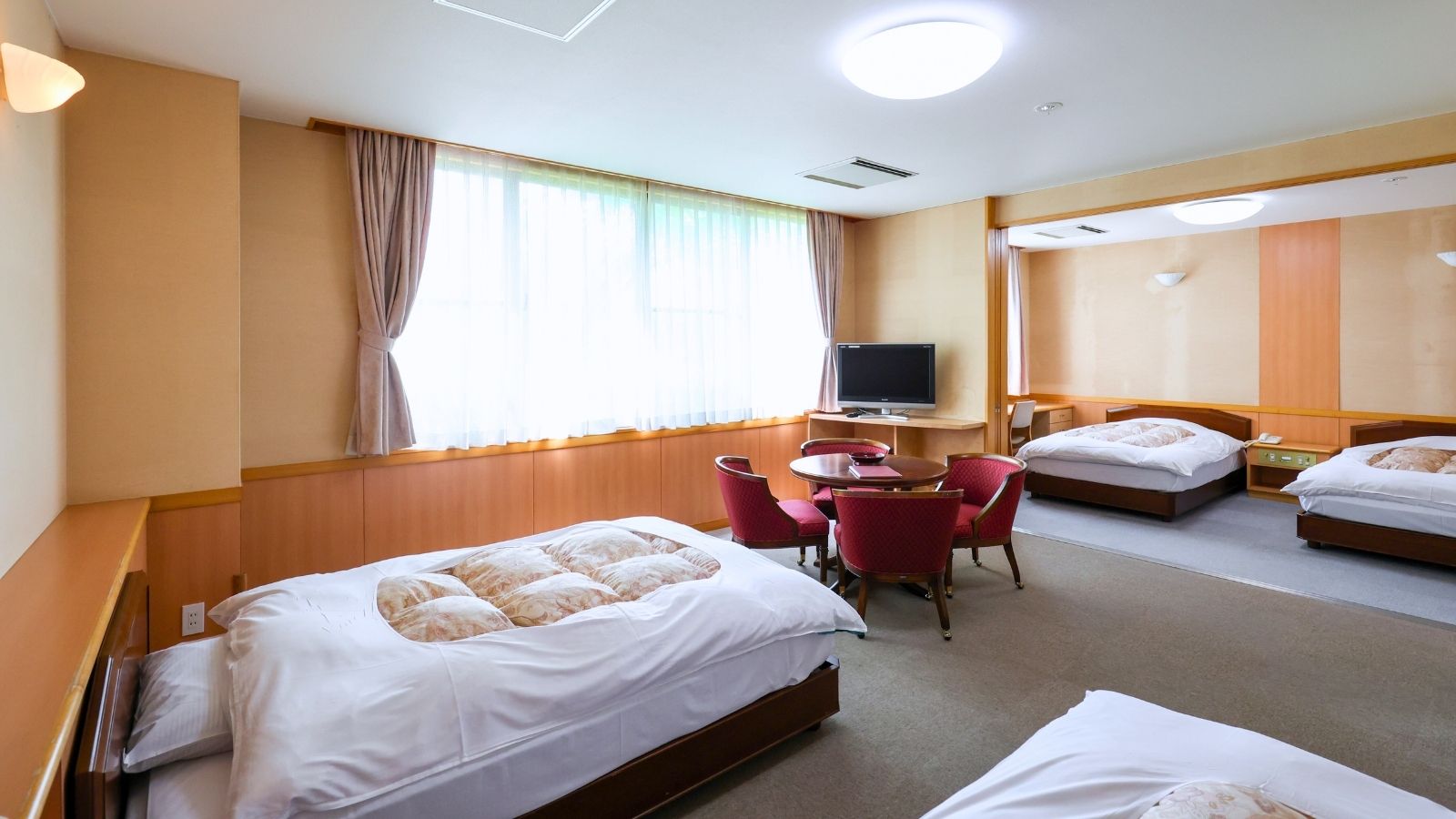 【バリアフリー洋室】段差のない広々フラット床客室＜65平米＞