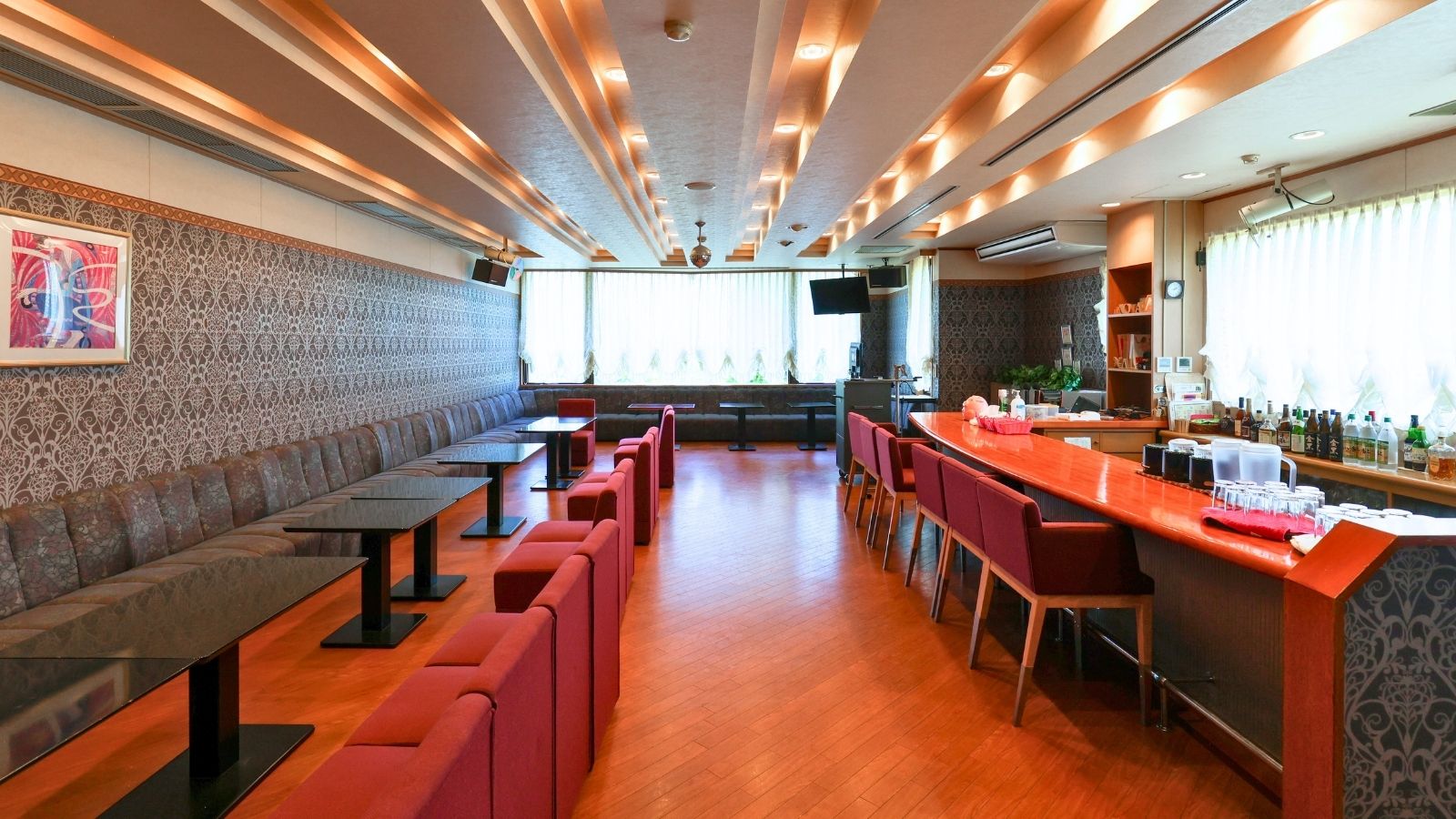 【スナック ノヴァ】お酒と会話を楽しむ夜のひととき