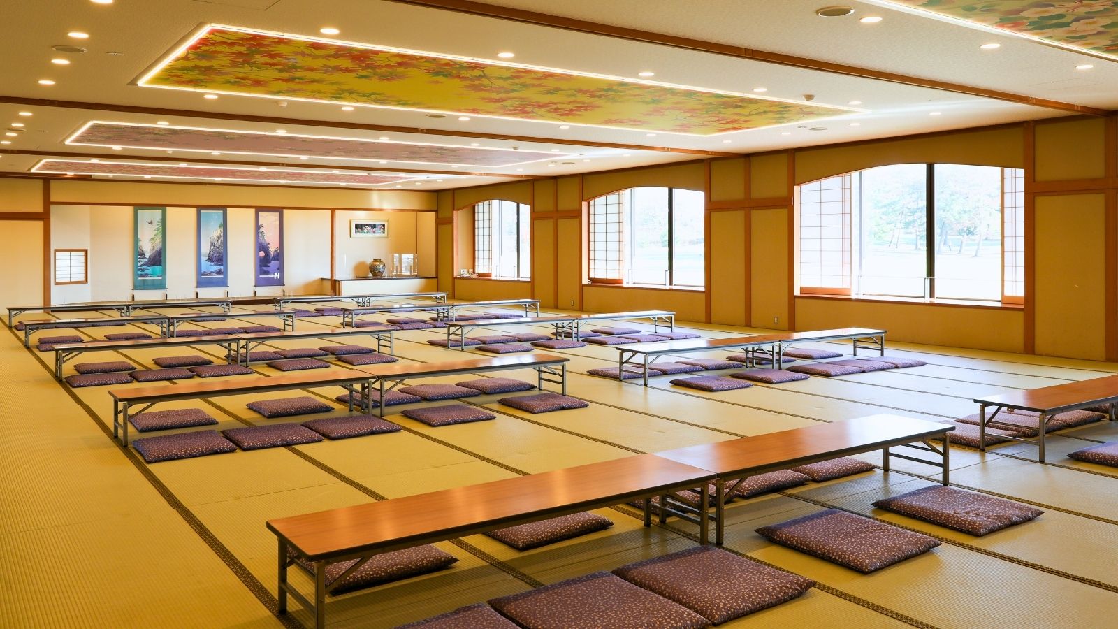 【大宴会場「日本海」】団体利用に便利な大広間