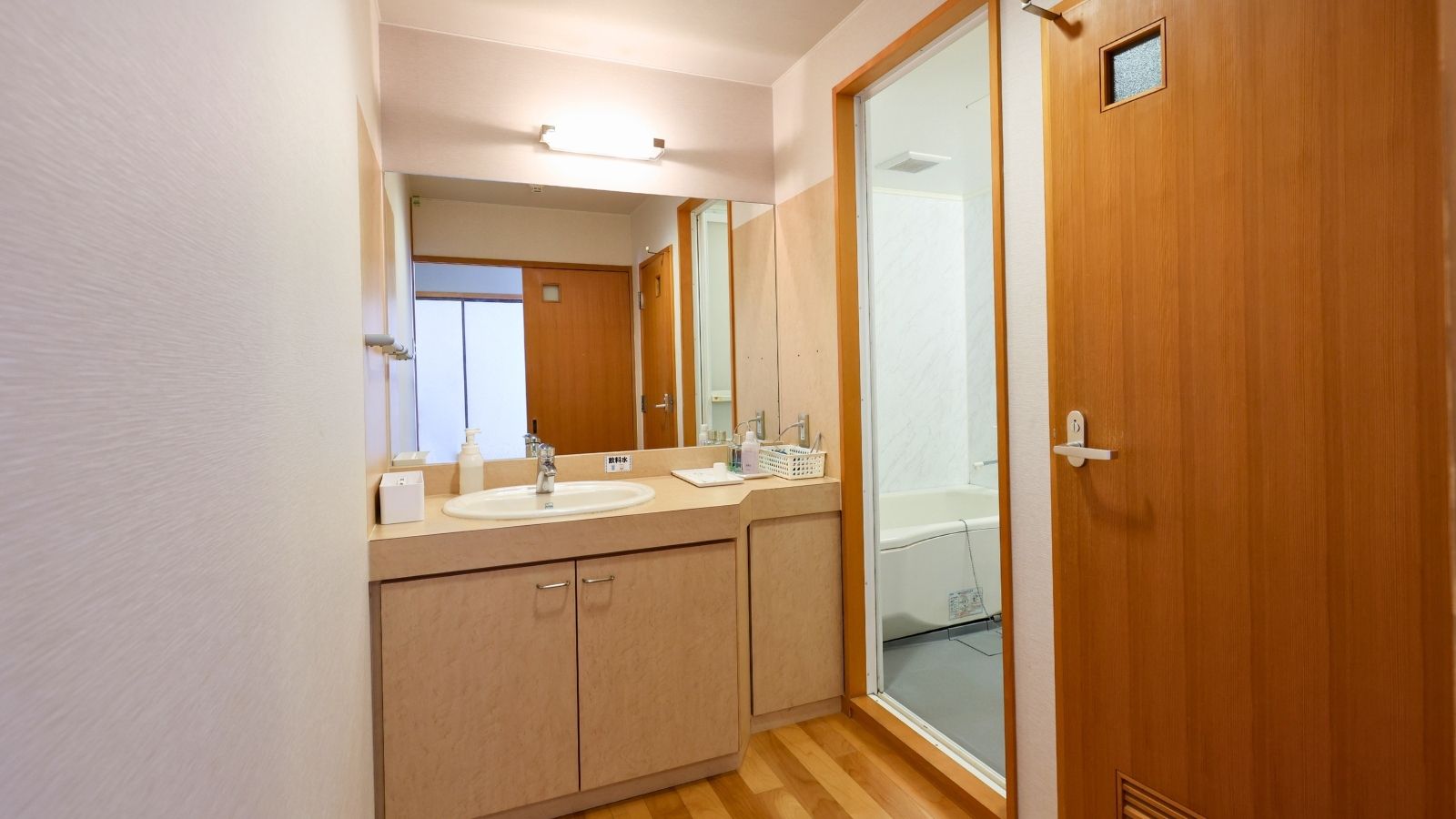 【眺望和洋室】リビング・バス付き展望客室＜59平米＞