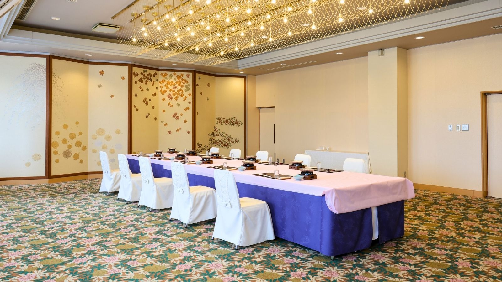 【多目的ホール 羽咋】140席の中規模ホール