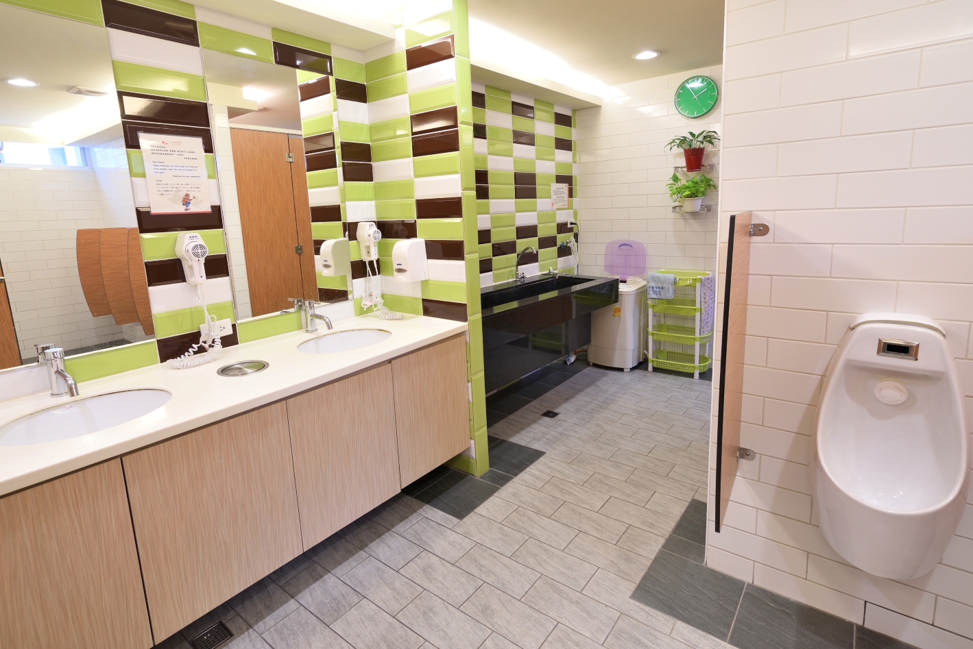 男性専用のバスルーム（ドミトリールームのお客様へ）