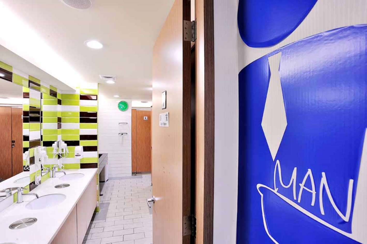 男性専用のバスルーム（ドミトリールームのお客様へ）