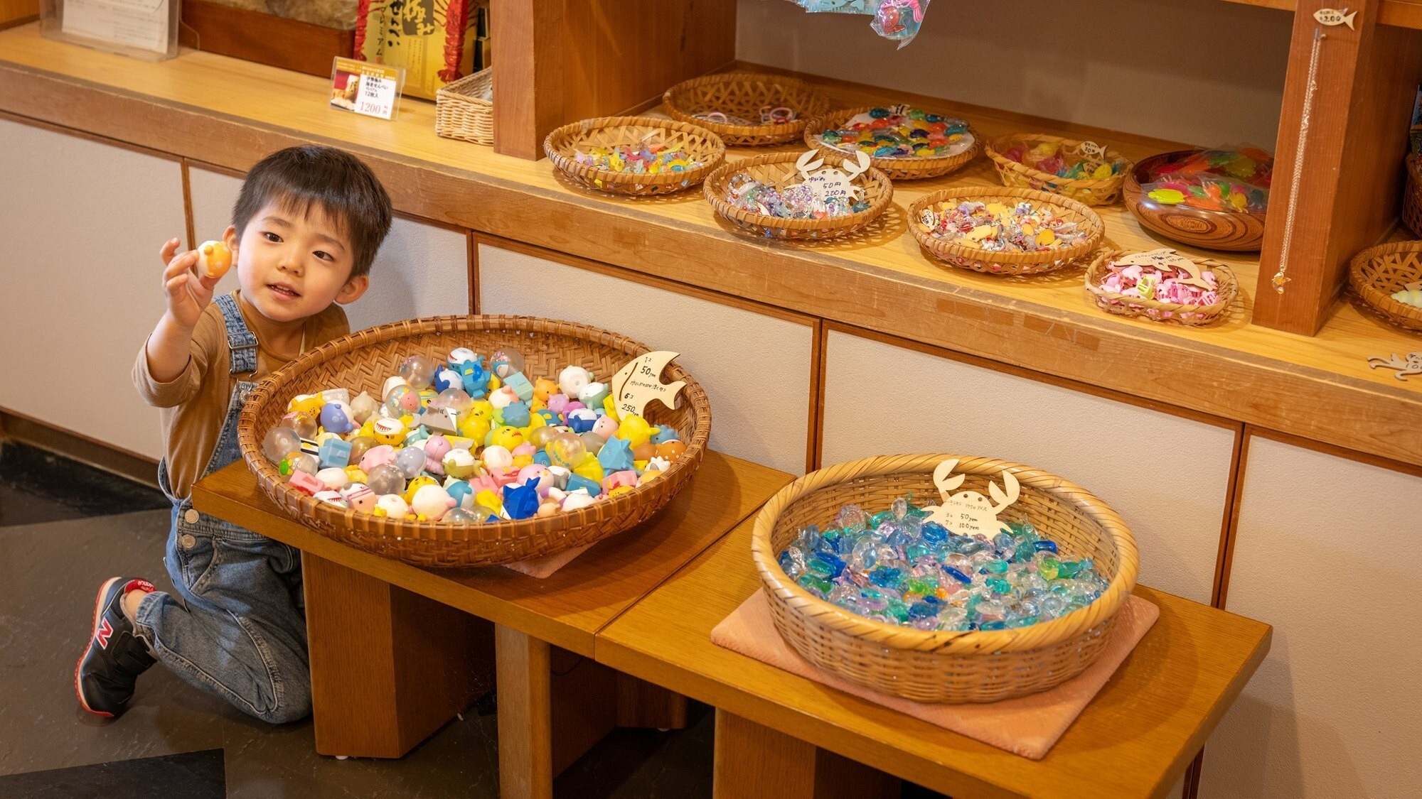 【売店】旅の余韻を持ち帰る、ちょっとしたお土産選びをお楽しみください。