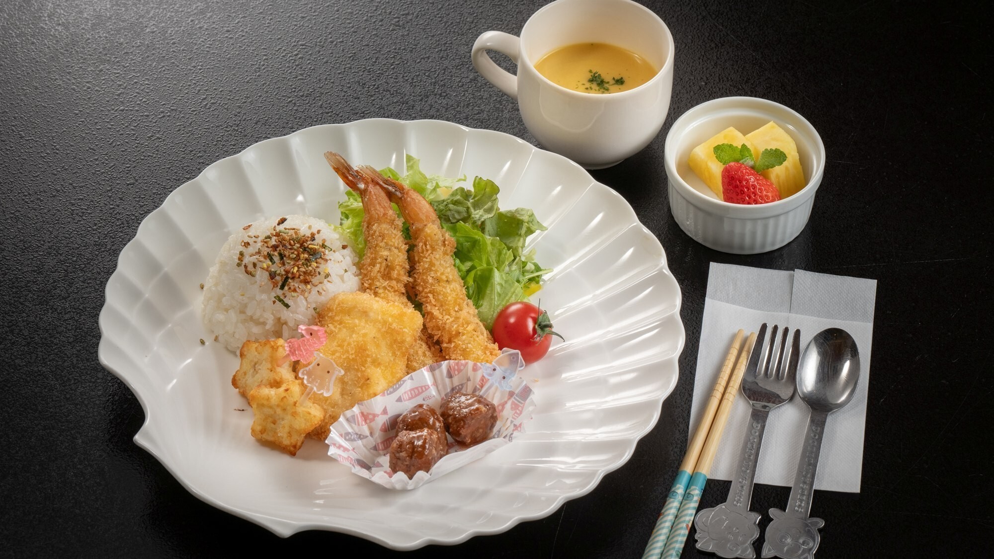 【お子様料理】大人のお食事と一緒に、お子様向けのお料理もご用意しております。